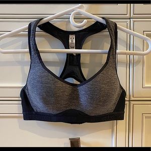 Under Armour Sports Bra 32B